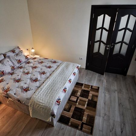Flori'S Apartment Braşov Buitenkant foto