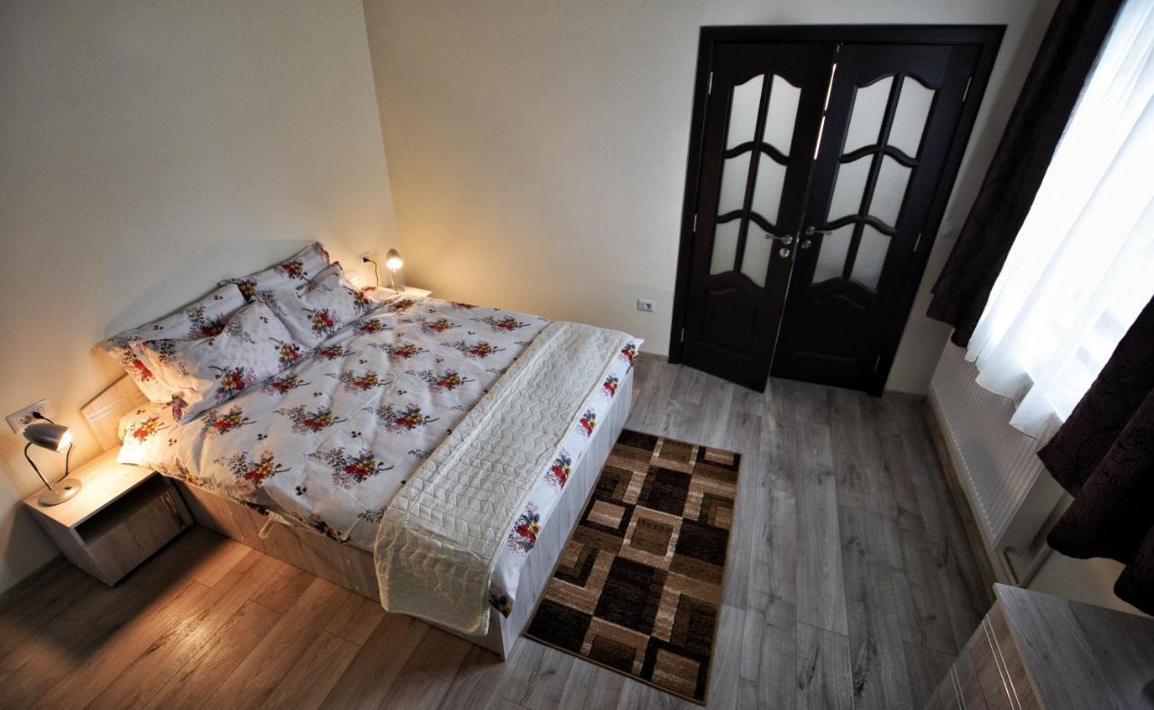 Flori'S Apartment Braşov Buitenkant foto