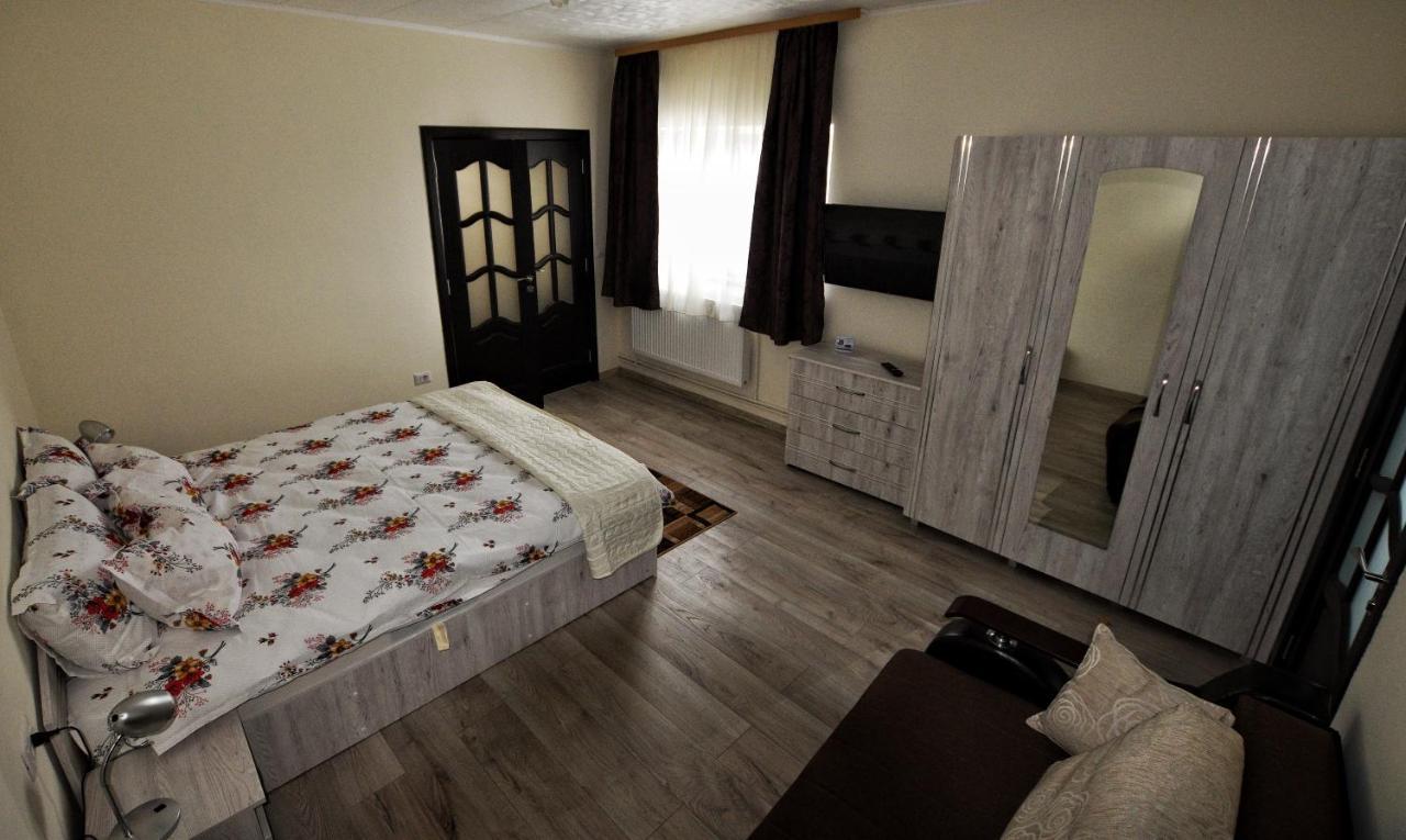 Flori'S Apartment Braşov Buitenkant foto